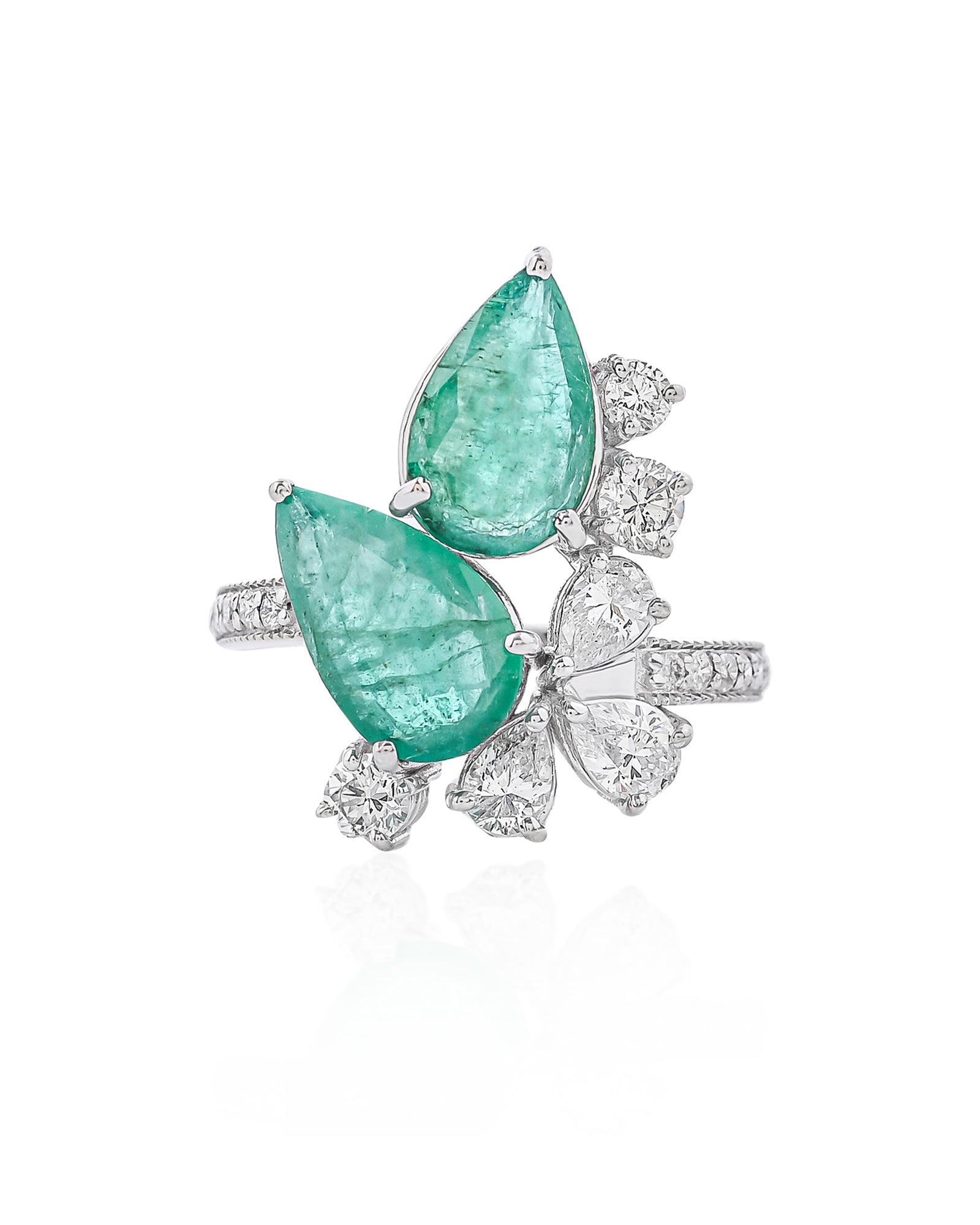 The Emerald Act Ring | AMARIS JEWELS | Fine Jewelry 