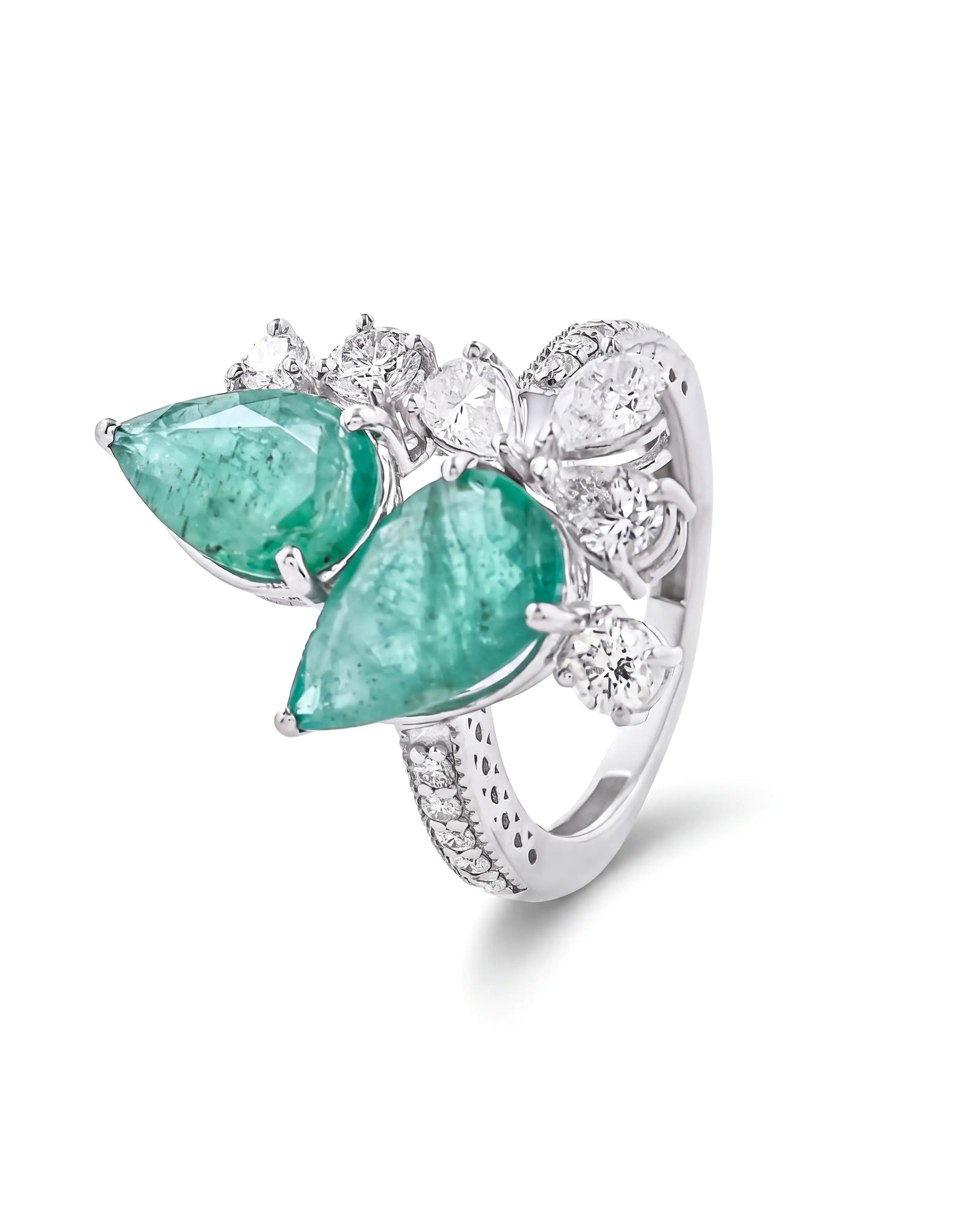 The Emerald Act Ring | AMARIS JEWELS | Fine Jewelry