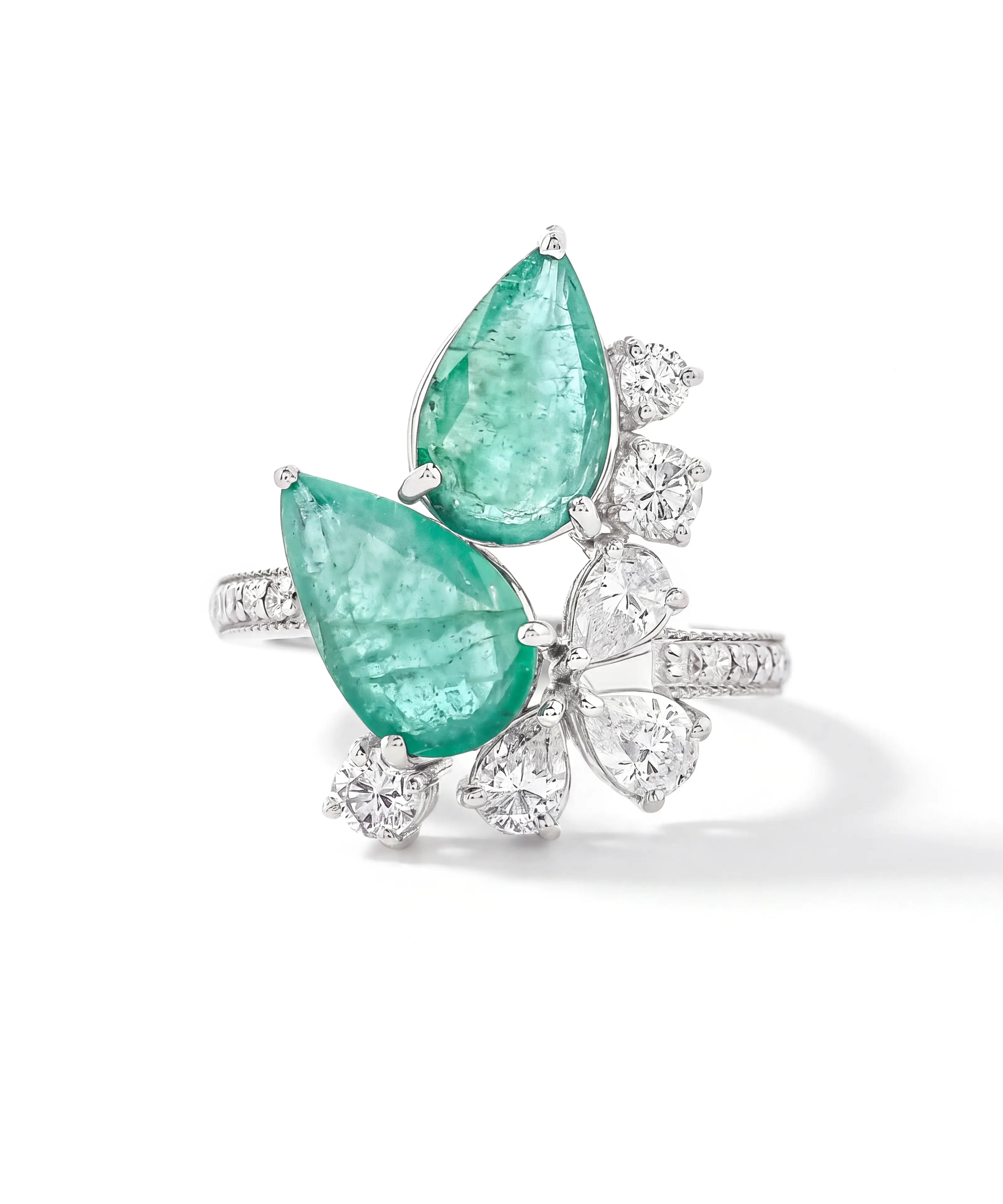 The Emerald Act Ring | AMARIS JEWELS | Fine Jewelry