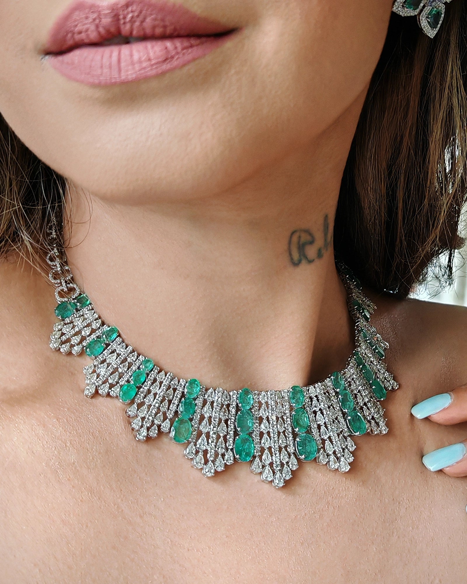 The Emerald Iris Necklace | AMARIS JEWELS | Fine Jewelry 