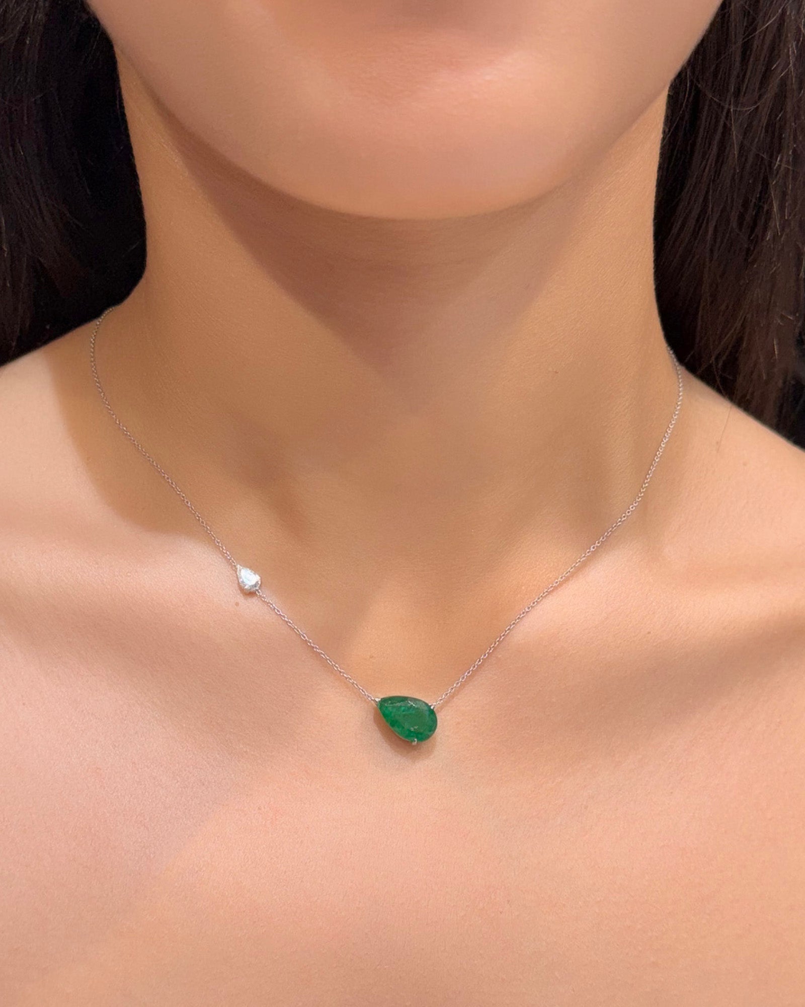 To the moon and back Emerald Pendant | AMARIS JEWELS | Fine Jewelry