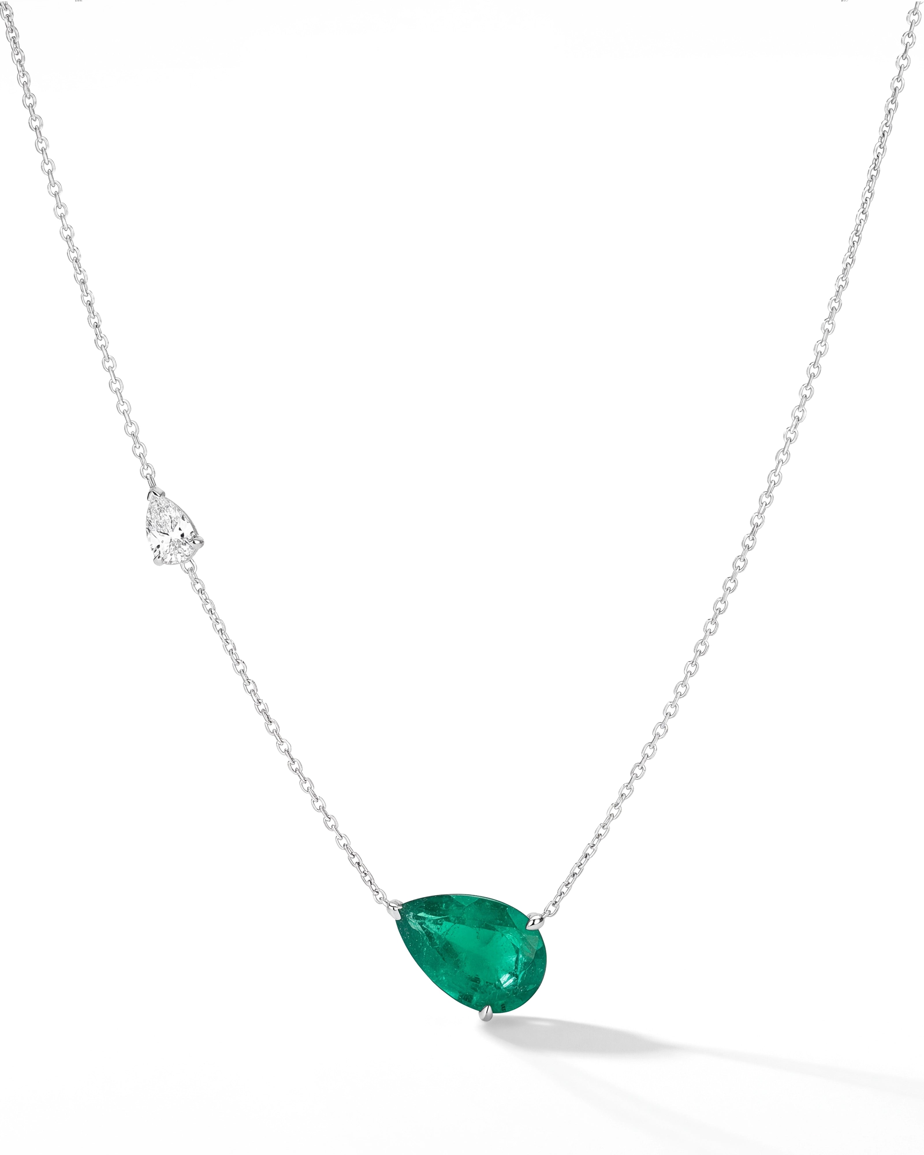 To the moon and back Emerald Pendant | AMARIS JEWELS | Fine Jewelry