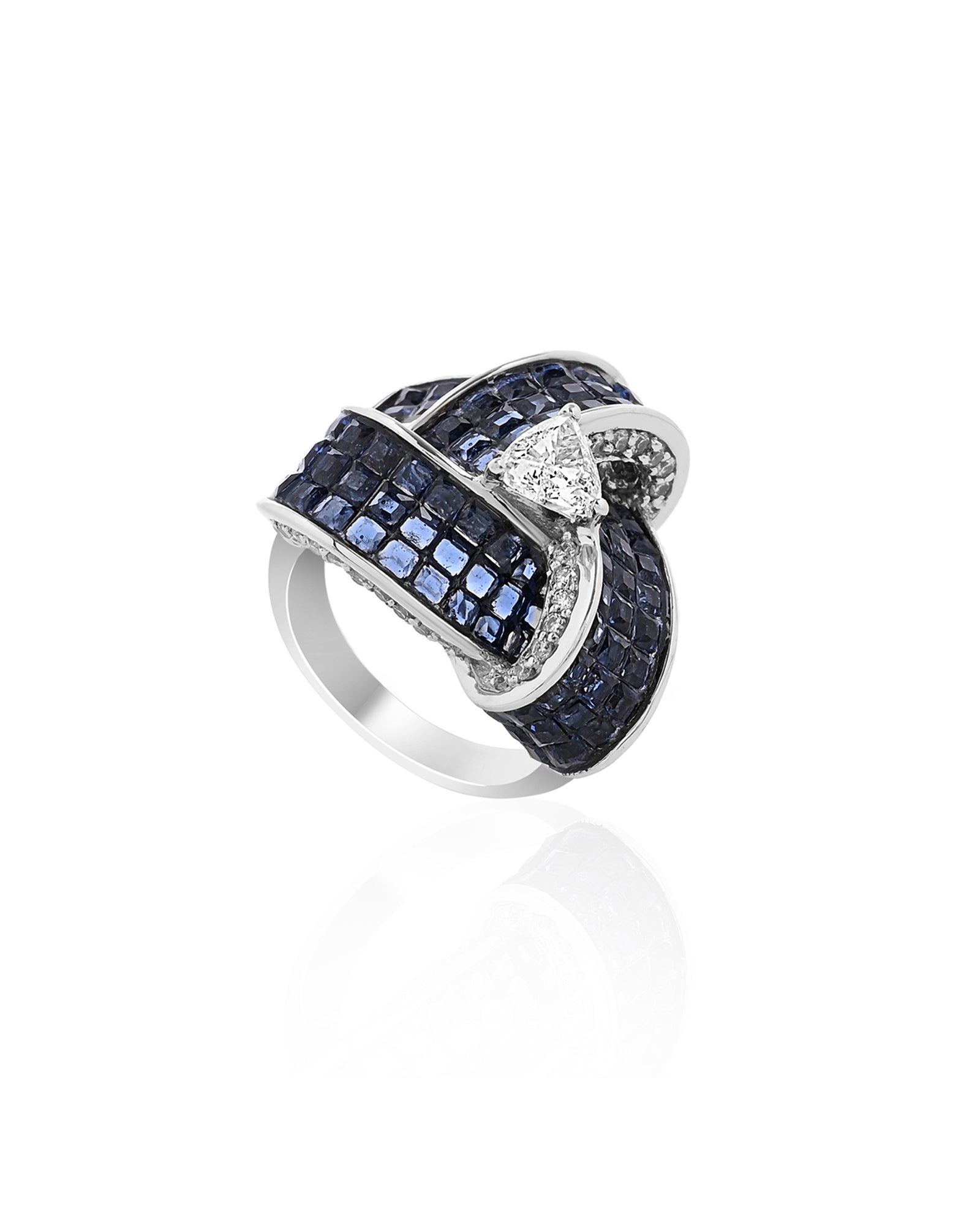 Trilliant Treasure Ring | AMARIS JEWELS | Fine Jewelry 