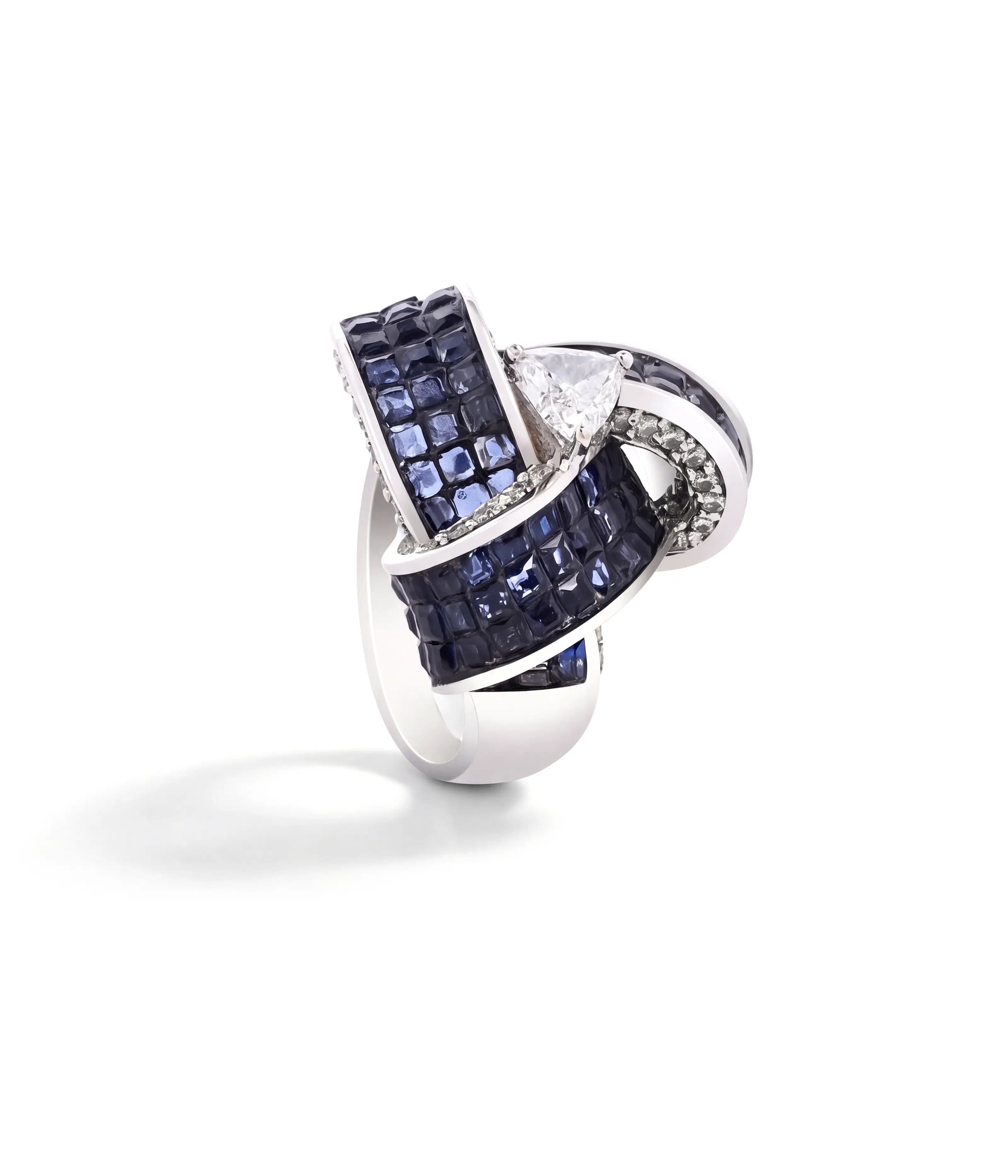 Trilliant Treasure Ring | AMARIS JEWELS | Fine Jewelry