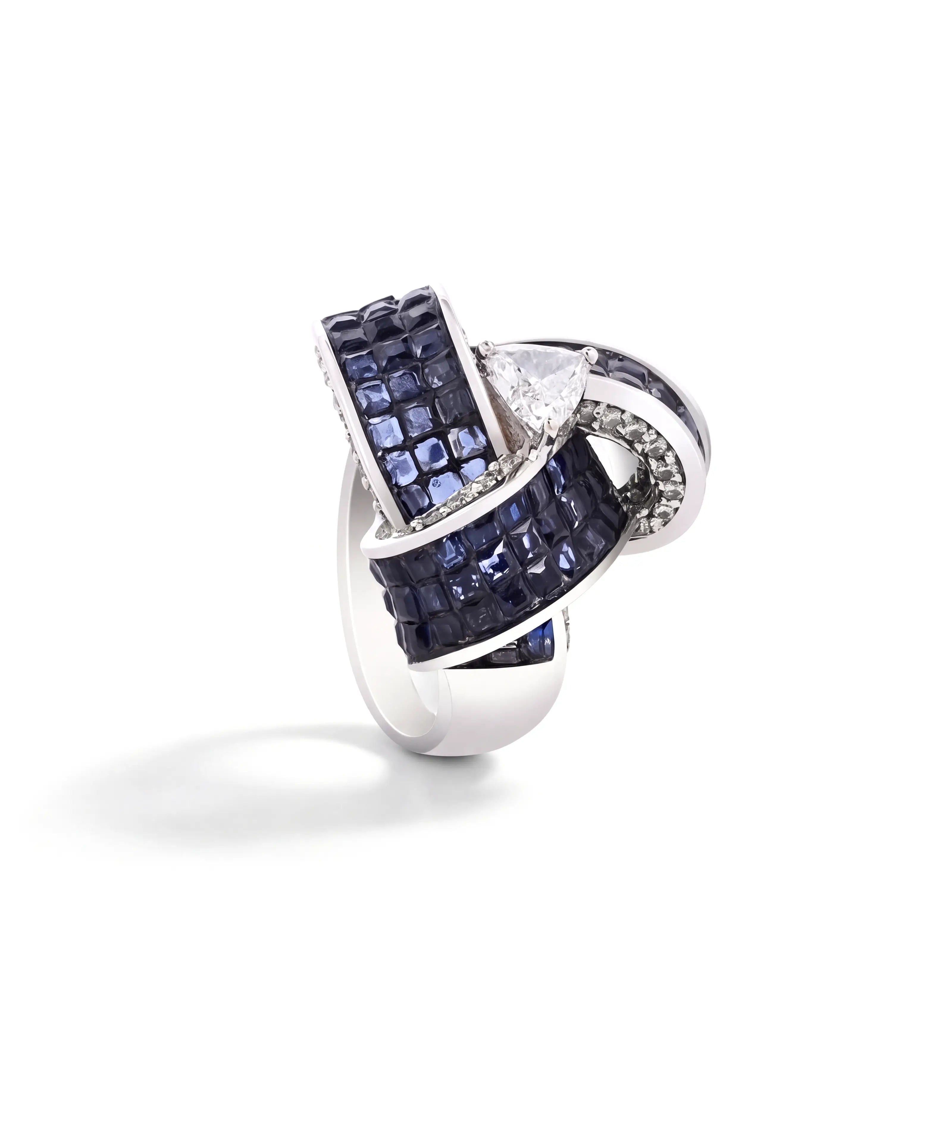 Trilliant Treasure Ring | AMARIS JEWELS | Fine Jewelry