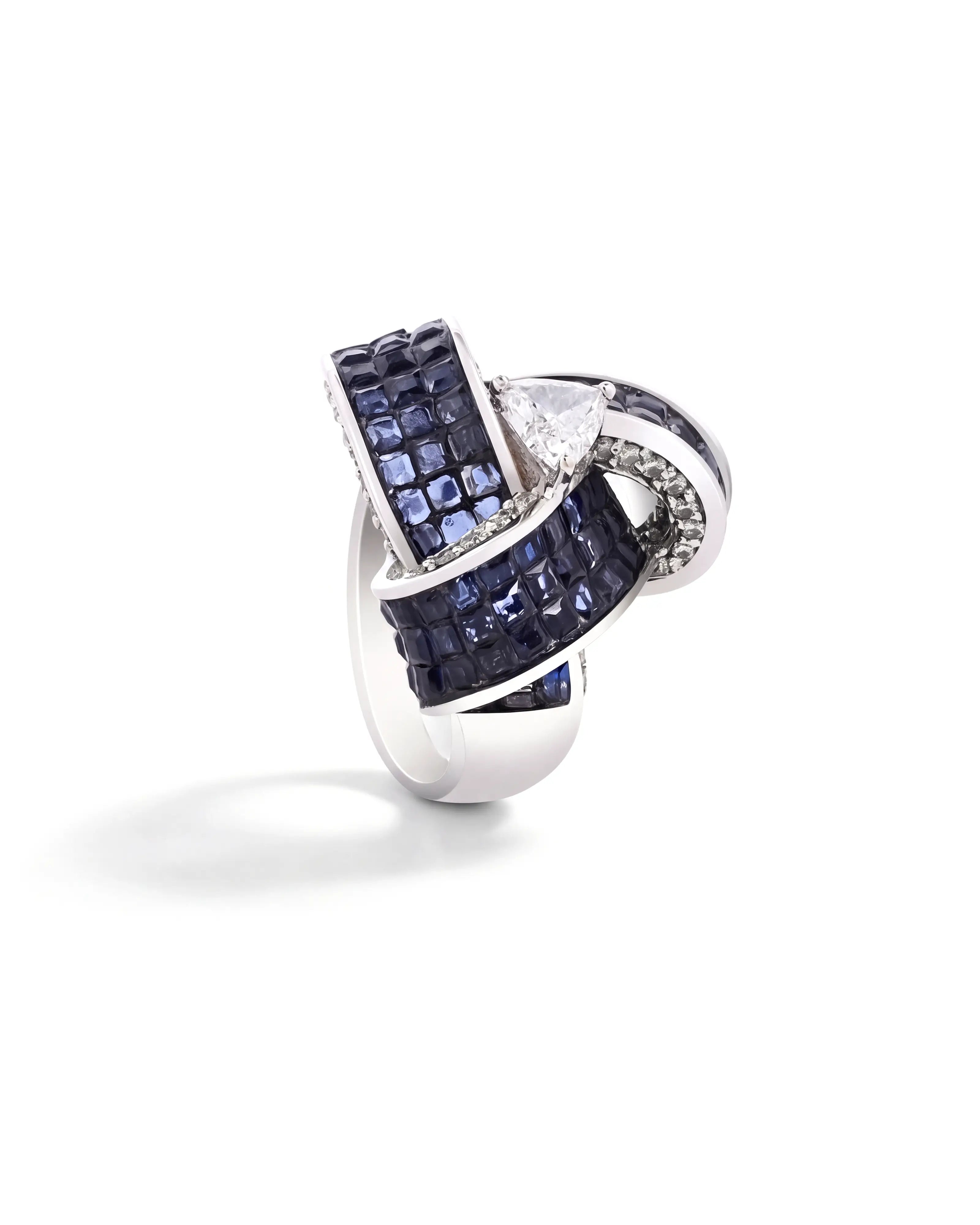 Trilliant Treasure Ring | AMARIS JEWELS | Fine Jewelry