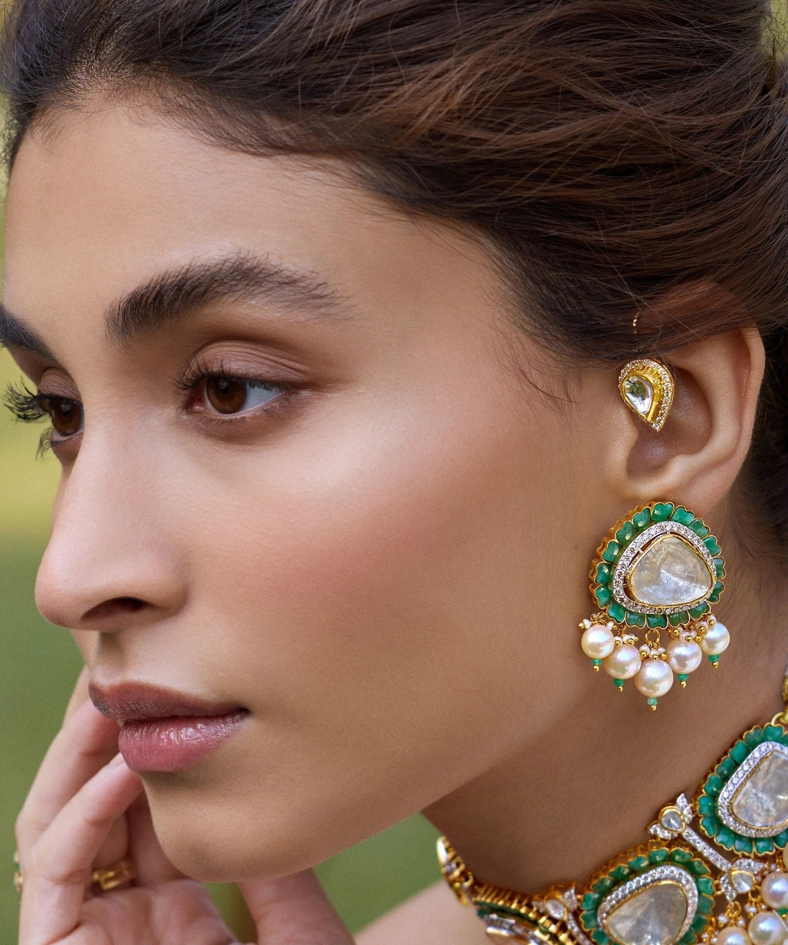 Zoya Emerald earrings | AMARIS JEWELS | Fine Jewelry 