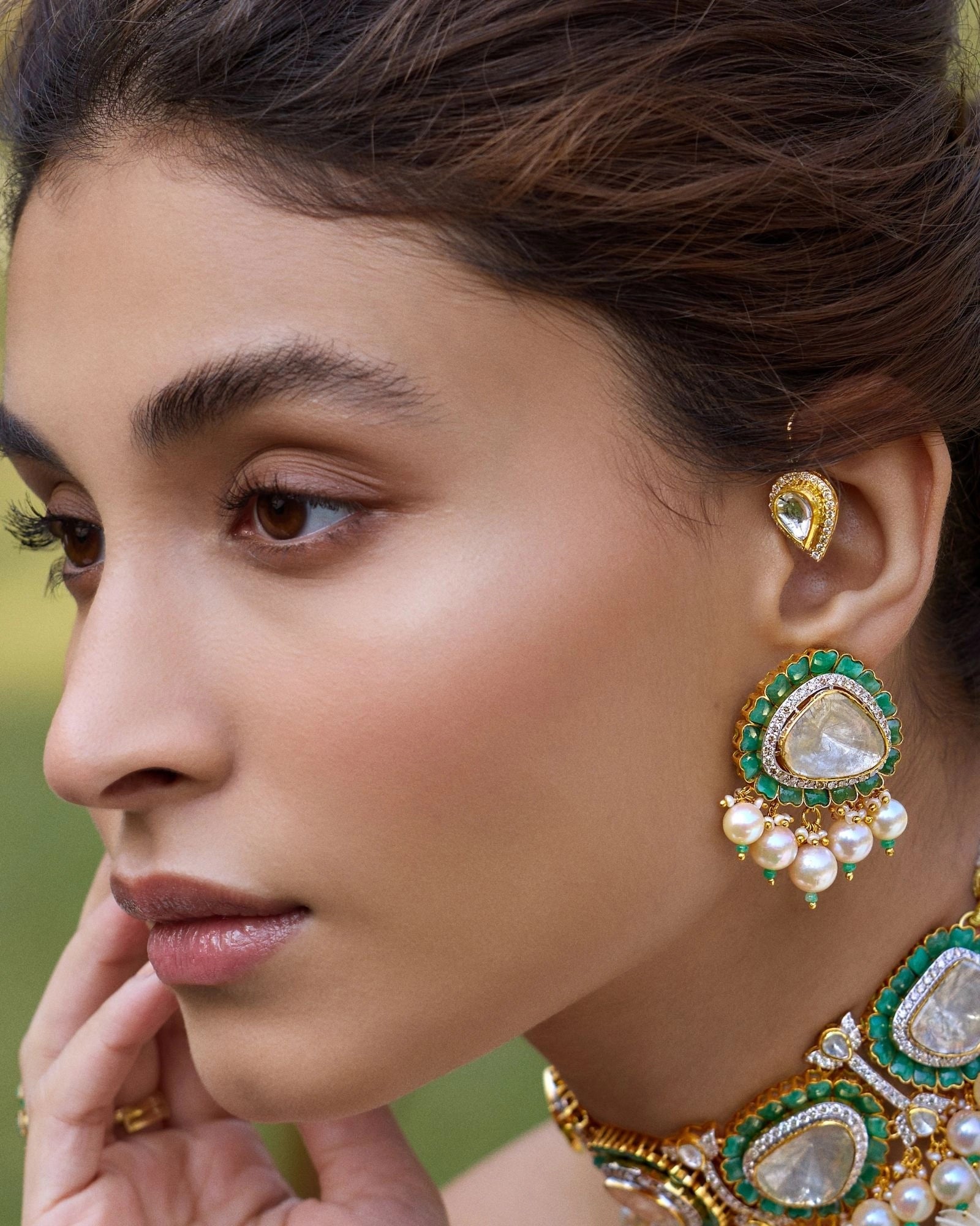 Zoya Emerald earrings | AMARIS JEWELS | Fine Jewelry 