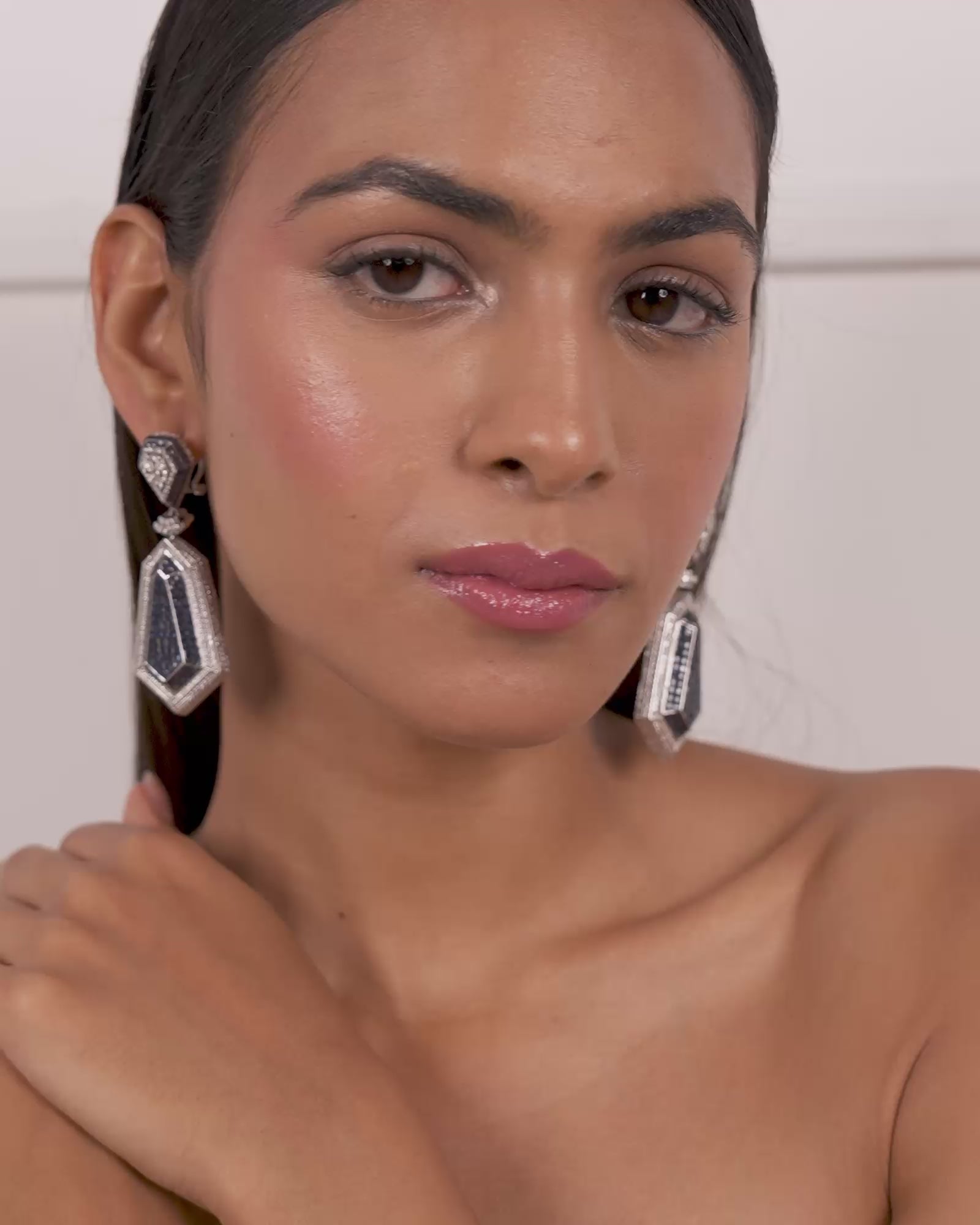 Shield - It Earrings ( Blue )