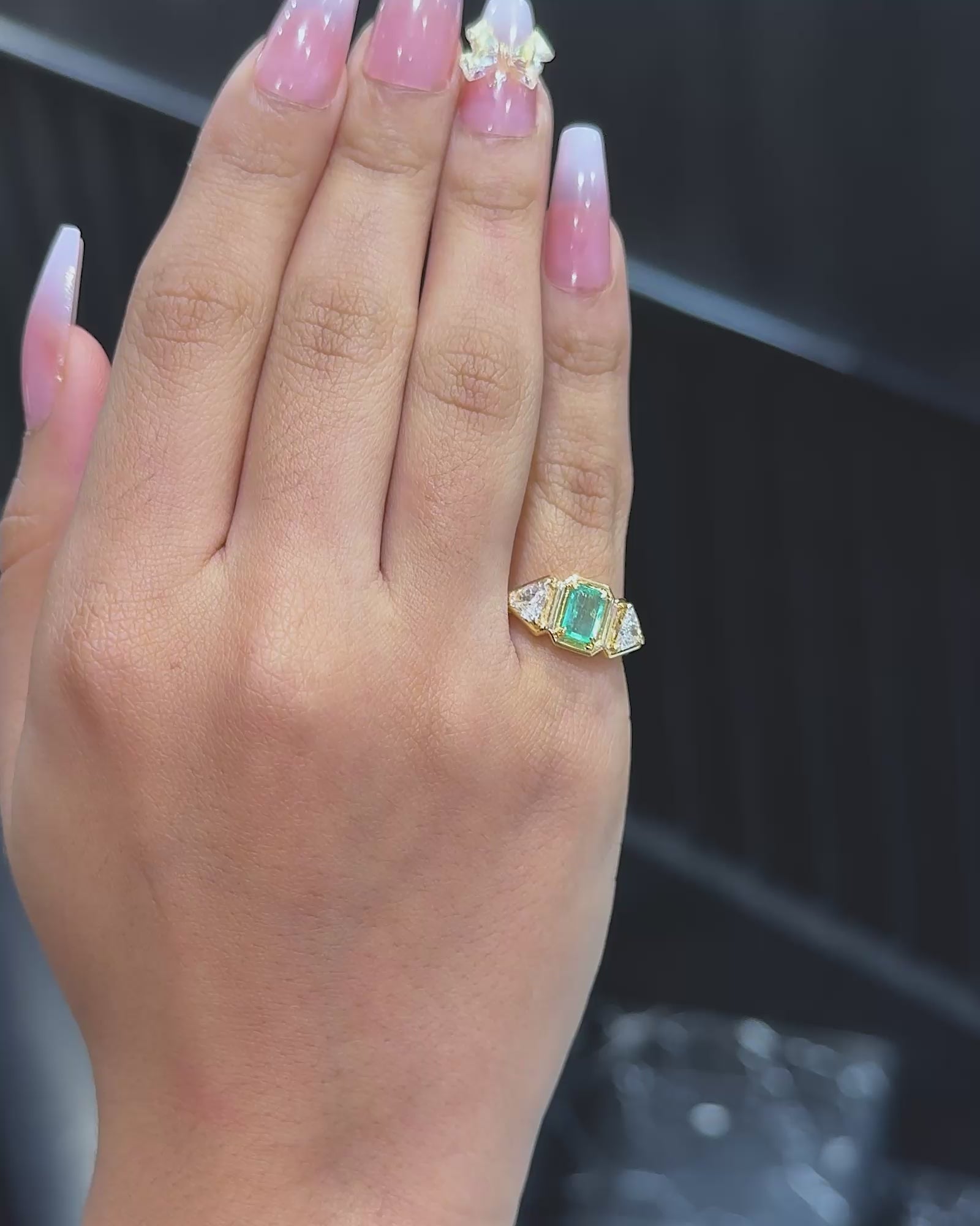 Pause Emerald Axis Ring