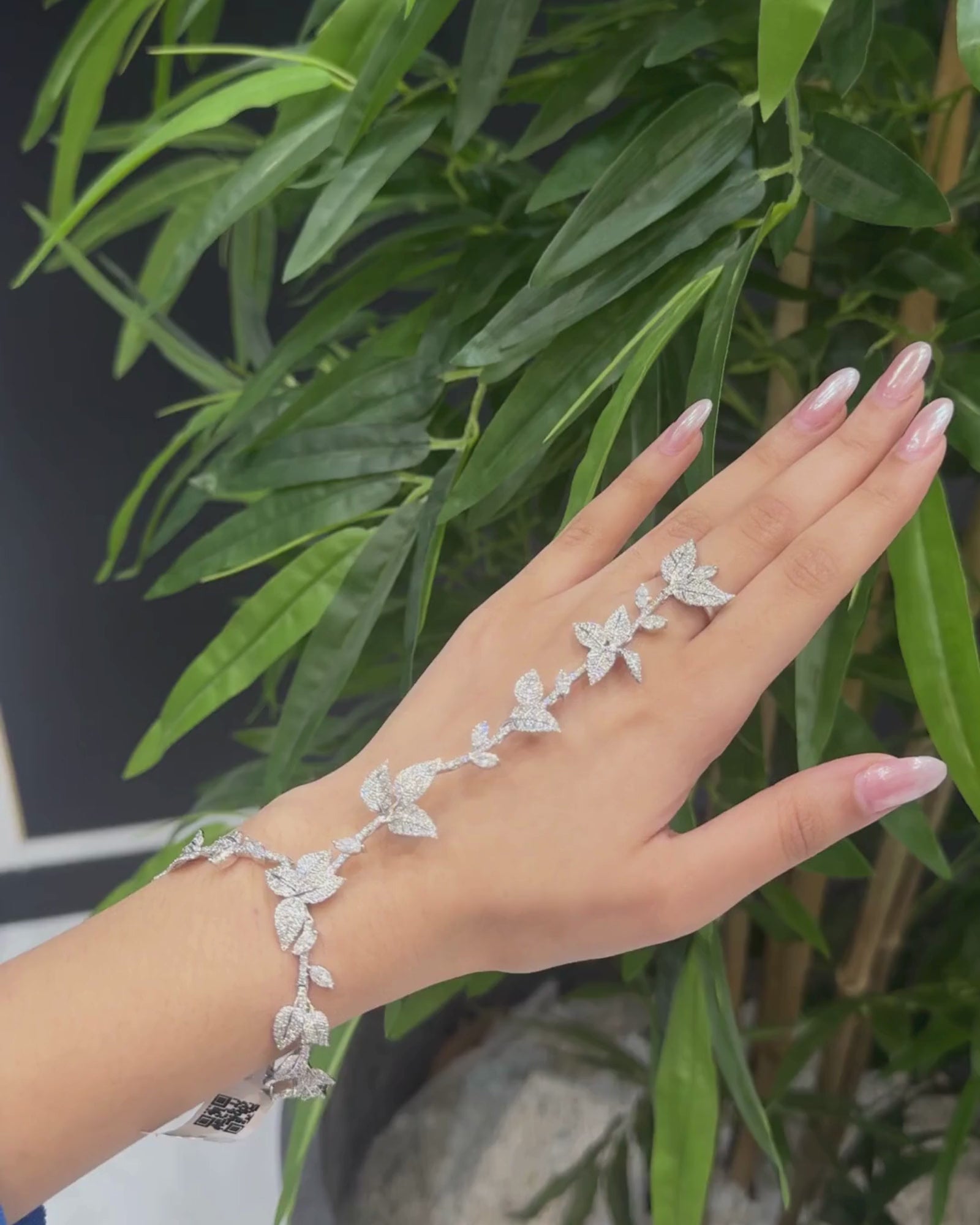 Eden Garden Hand Harness